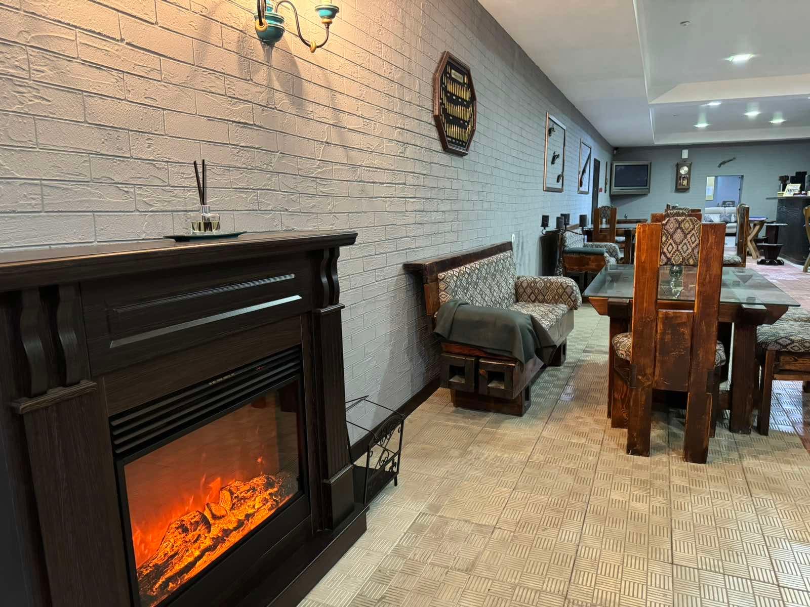 Обеденная зона с камином